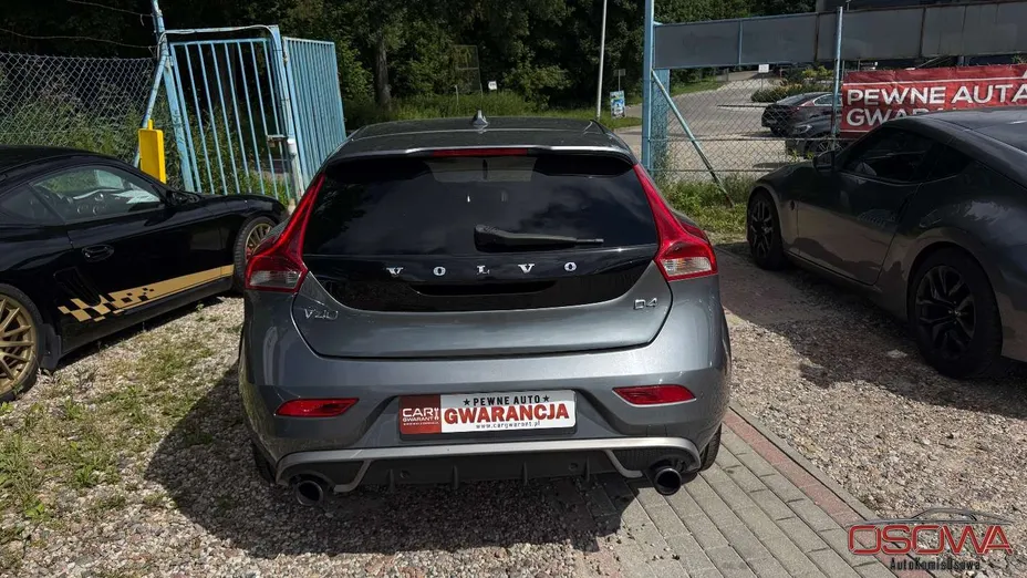 VOLVO V40 -