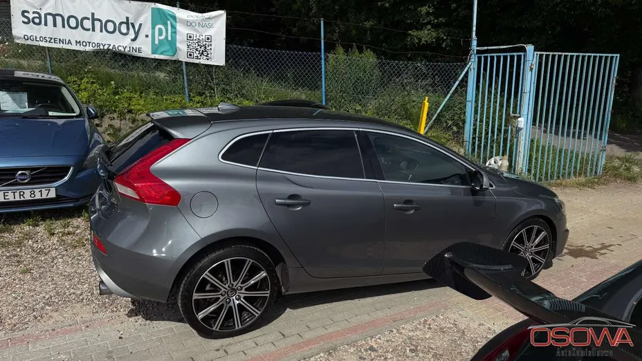 VOLVO V40 -