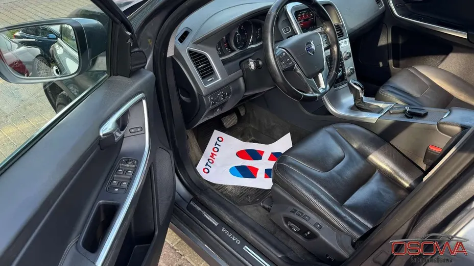 VOLVO XC60 -