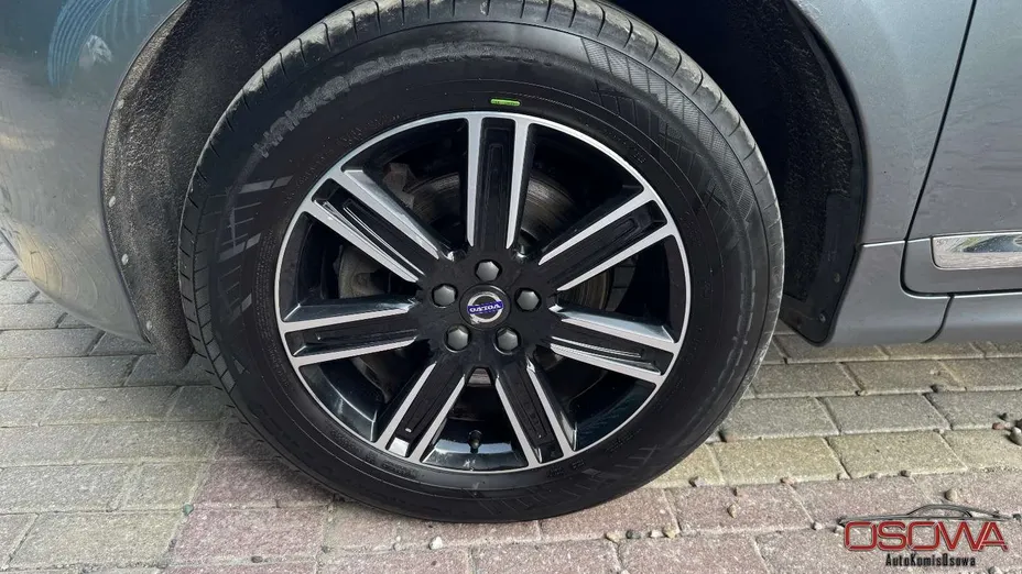 VOLVO XC60 -