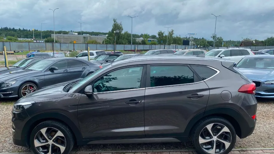 HYUNDAI Tucson -