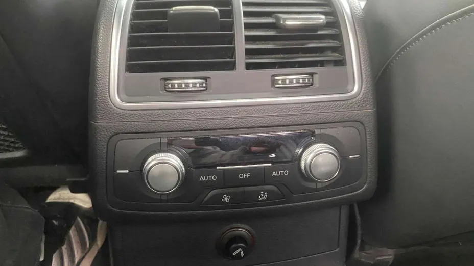 AUDI A6 -