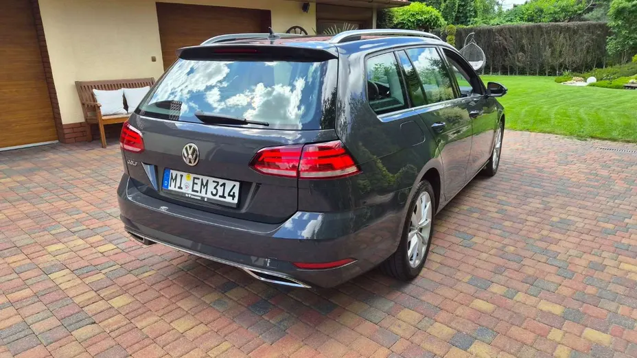 VOLKSWAGEN Golf -