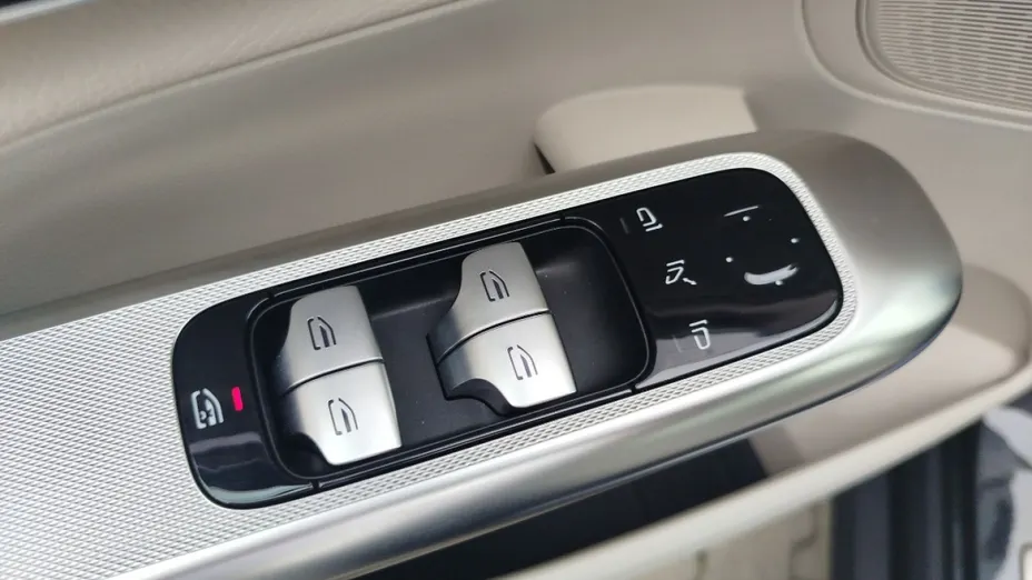 MERCEDES-BENZ GLC -