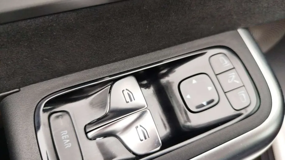 MERCEDES-BENZ CLA -