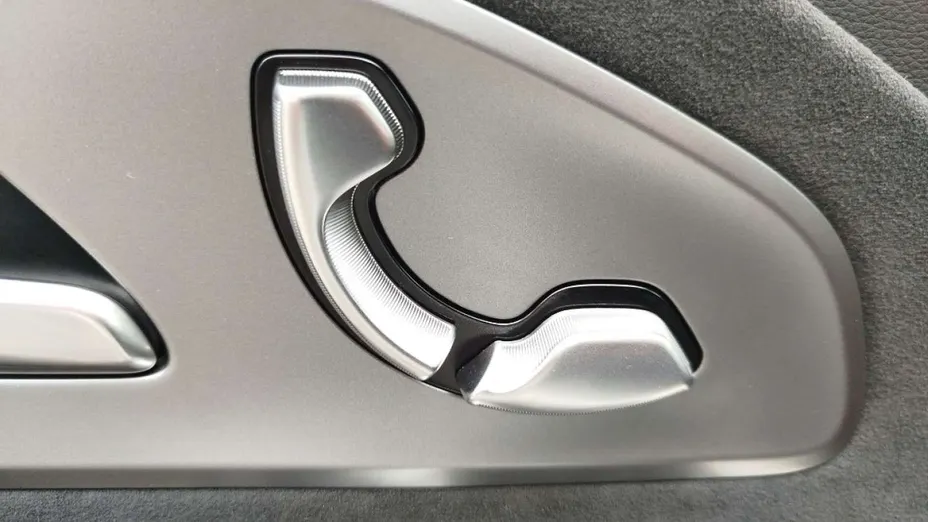 MERCEDES-BENZ CLA -