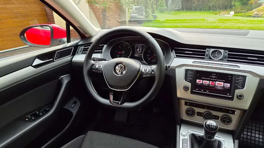 VOLKSWAGEN Passat -