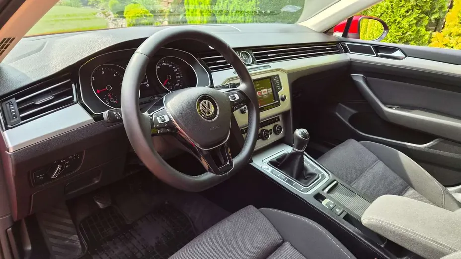 VOLKSWAGEN Passat -