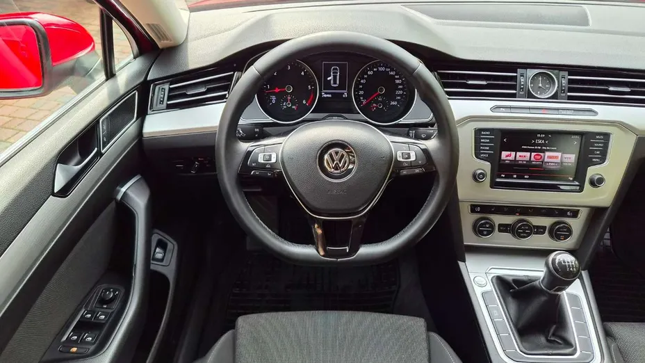 VOLKSWAGEN Passat -