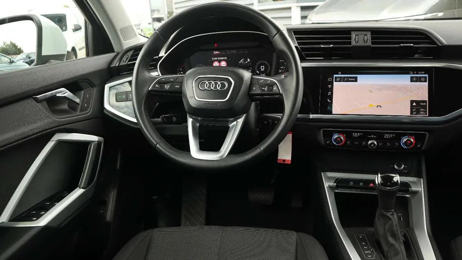 AUDI Q3 -
