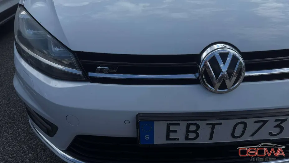 VOLKSWAGEN Golf -
