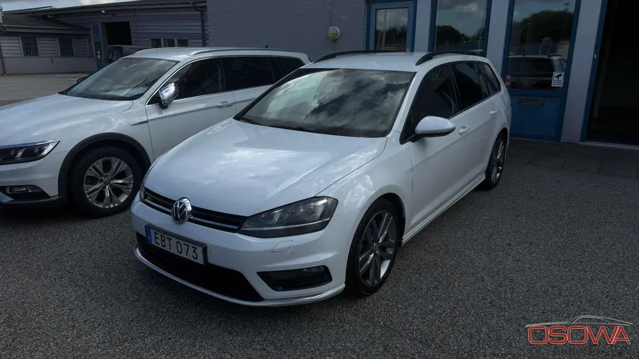 VOLKSWAGEN Golf -