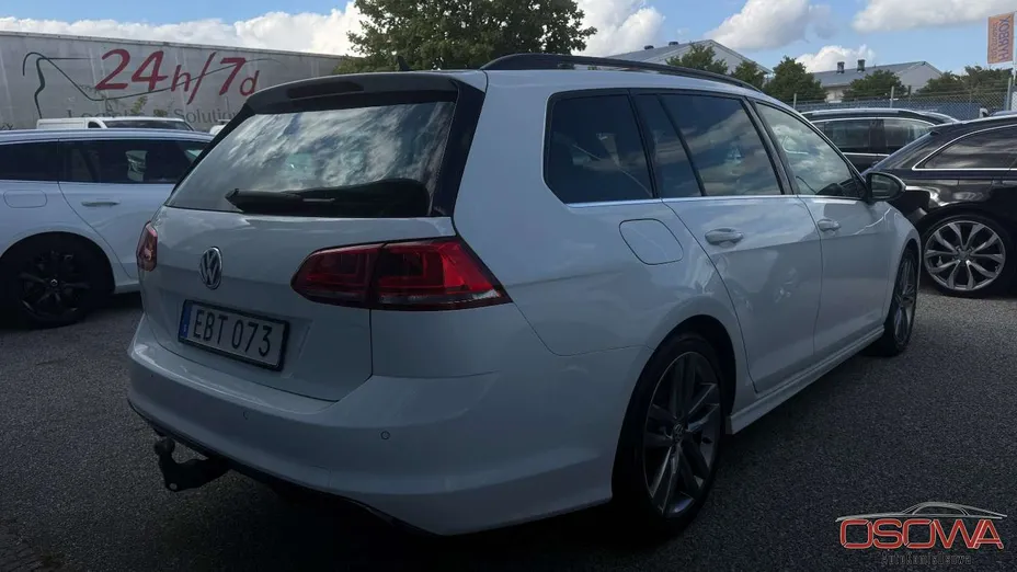 VOLKSWAGEN Golf -