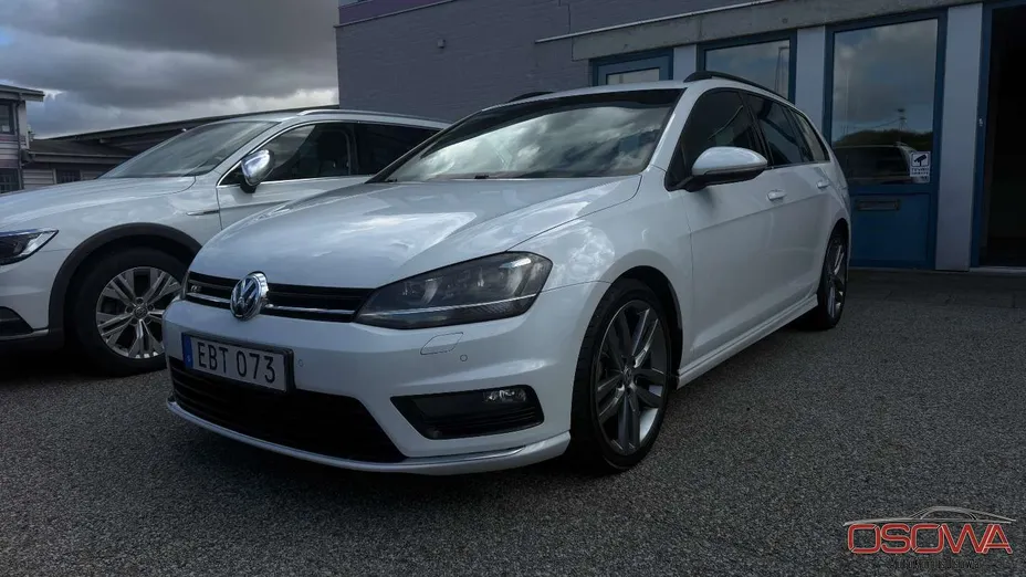 VOLKSWAGEN Golf -