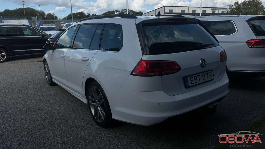 VOLKSWAGEN Golf -