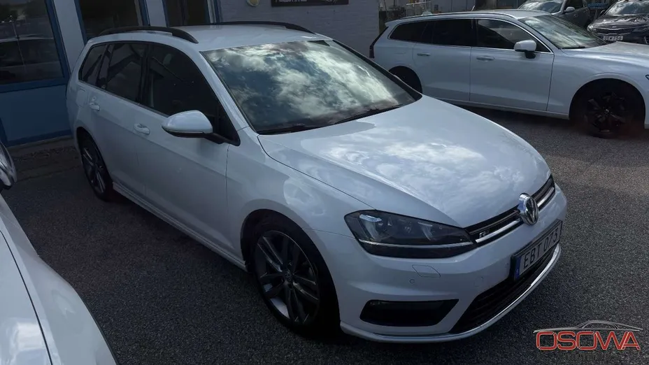 VOLKSWAGEN Golf -