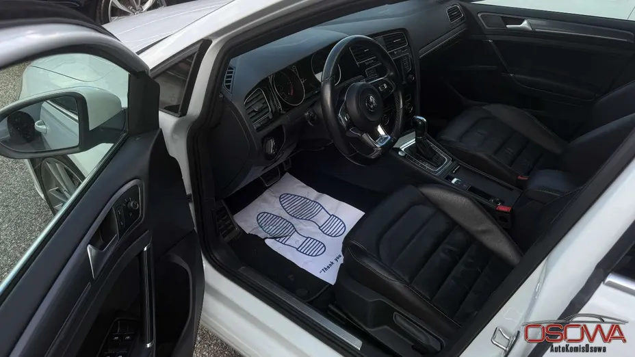 VOLKSWAGEN Golf -