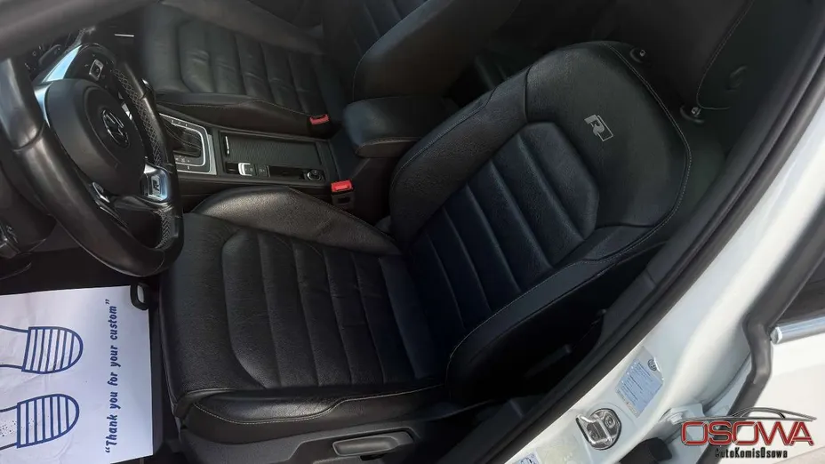 VOLKSWAGEN Golf -