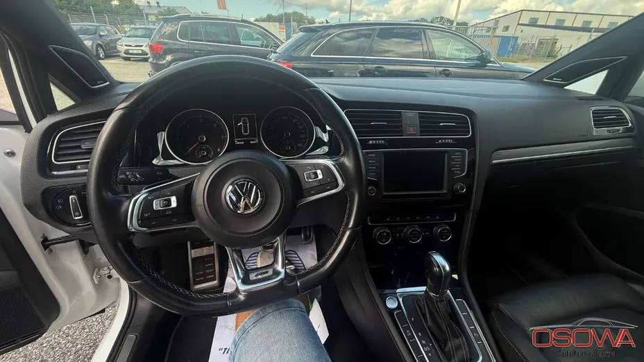 VOLKSWAGEN Golf -