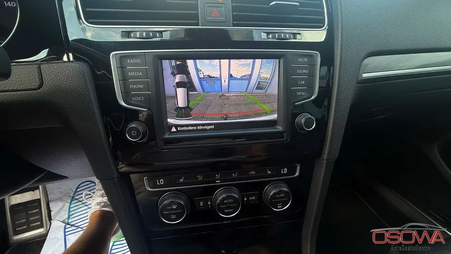VOLKSWAGEN Golf -