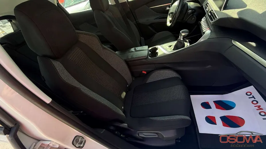 PEUGEOT 3008 -