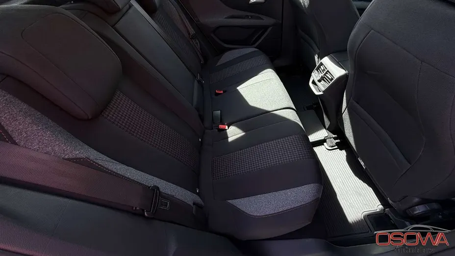 PEUGEOT 3008 -