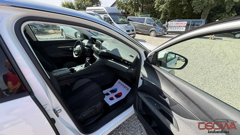 PEUGEOT 3008 -