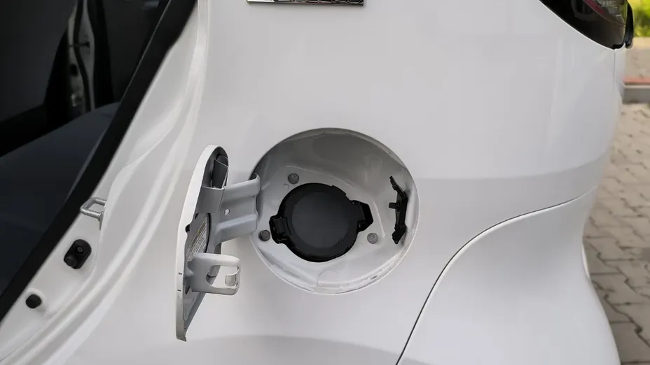 PEUGEOT iOn -