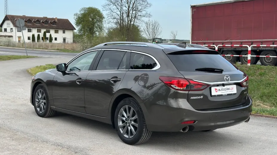 MAZDA 6 -