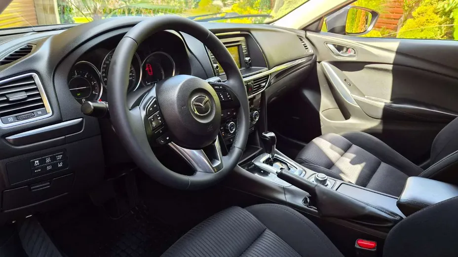 MAZDA 6 -
