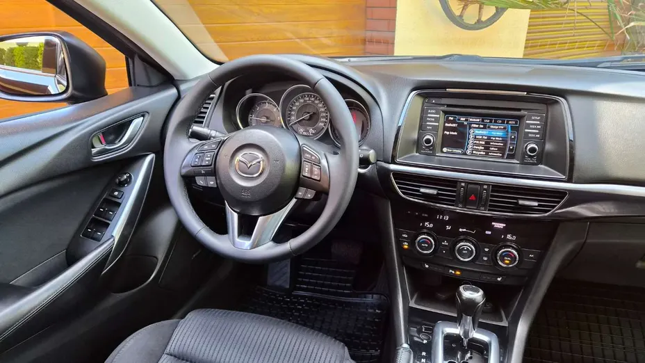 MAZDA 6 -