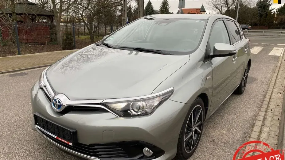 TOYOTA Auris -