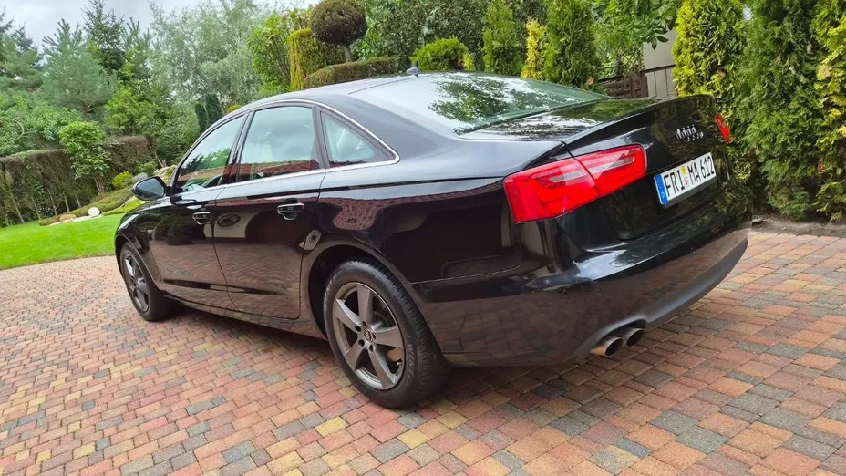 AUDI A6 -