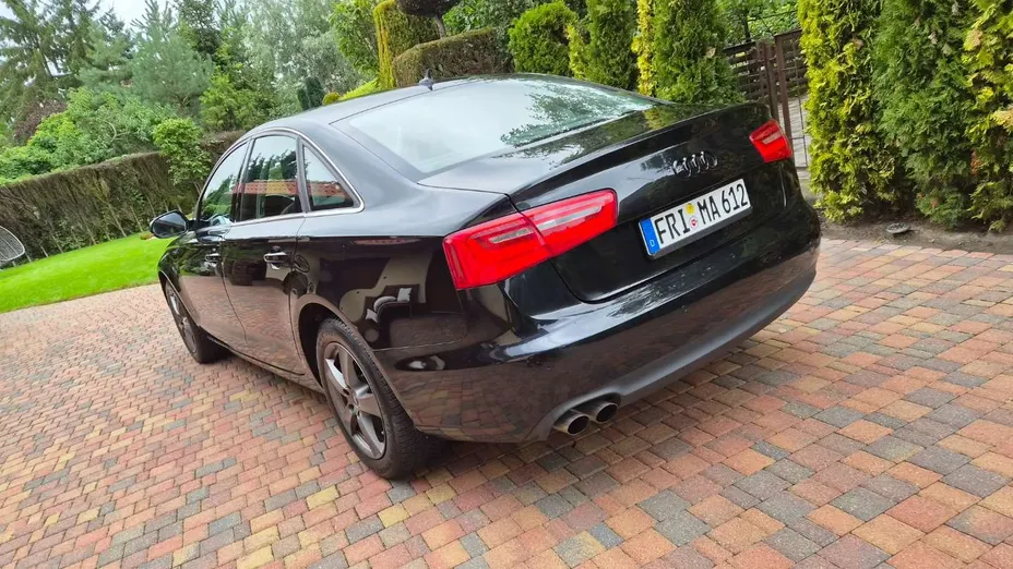 AUDI A6 -