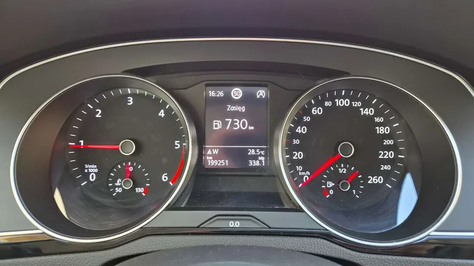 VOLKSWAGEN Passat -