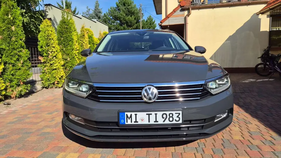 VOLKSWAGEN Passat -