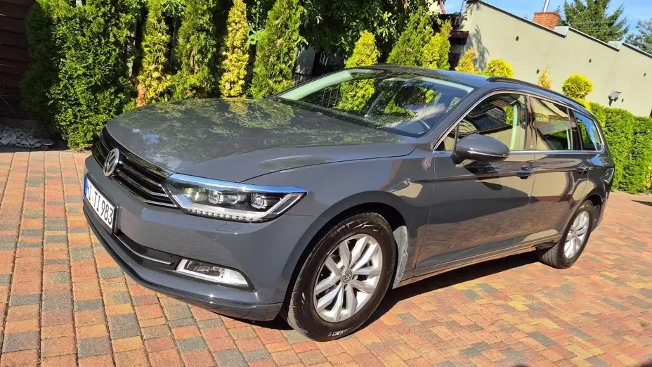 VOLKSWAGEN Passat -
