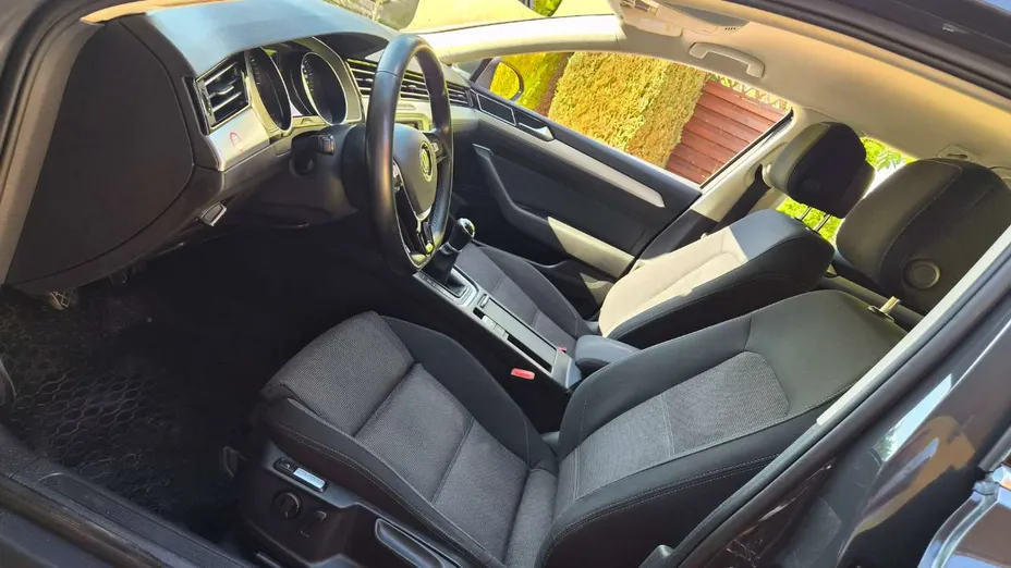 VOLKSWAGEN Passat -