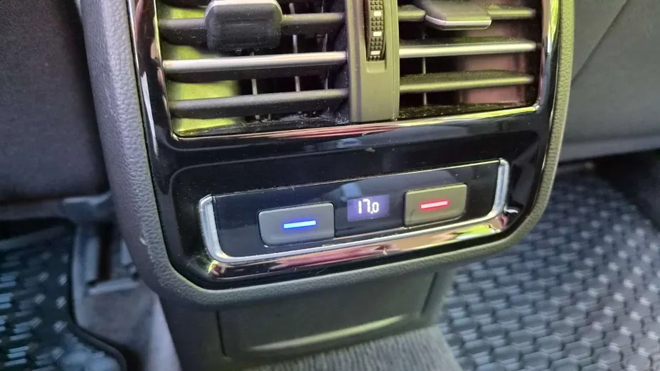 VOLKSWAGEN Passat -