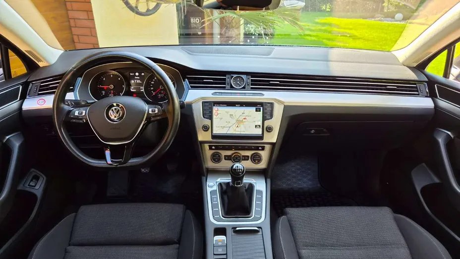 VOLKSWAGEN Passat -