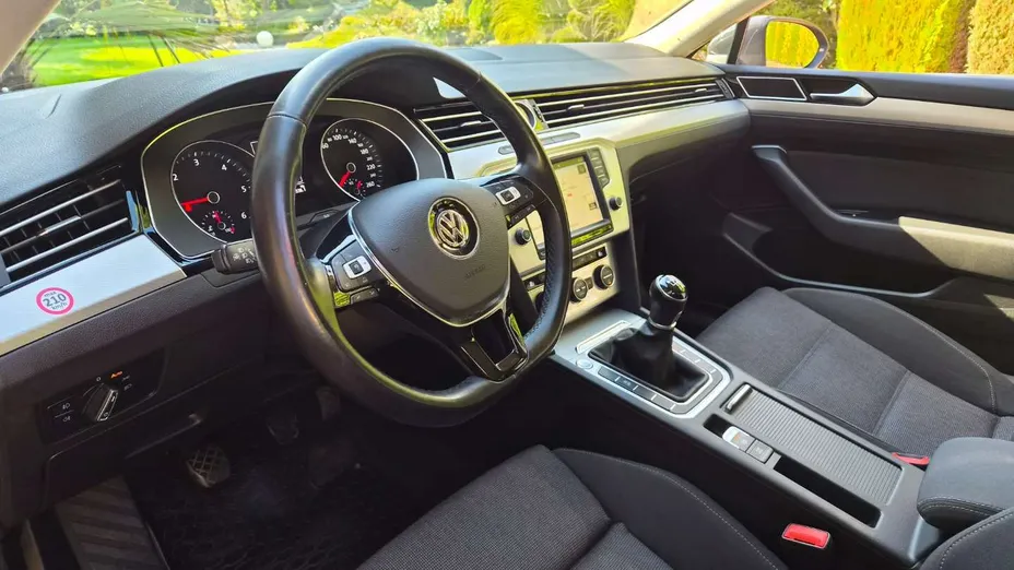 VOLKSWAGEN Passat -