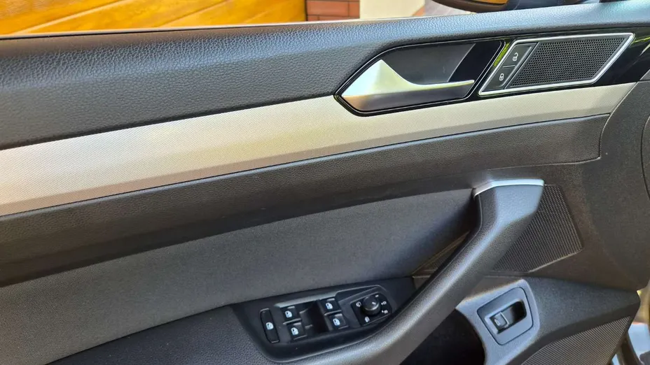 VOLKSWAGEN Passat -