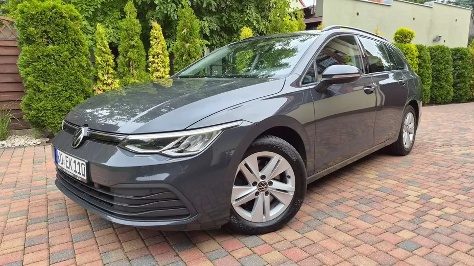 VOLKSWAGEN Golf -