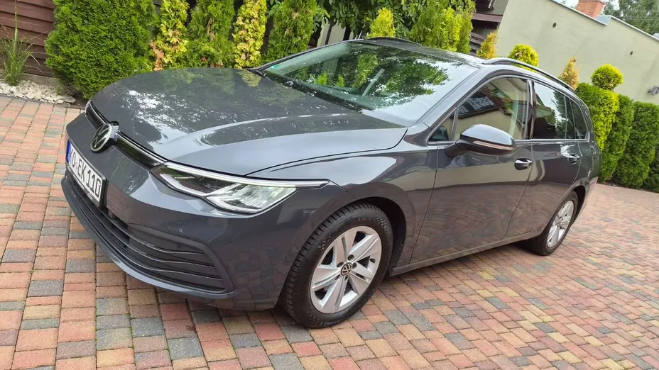 VOLKSWAGEN Golf -