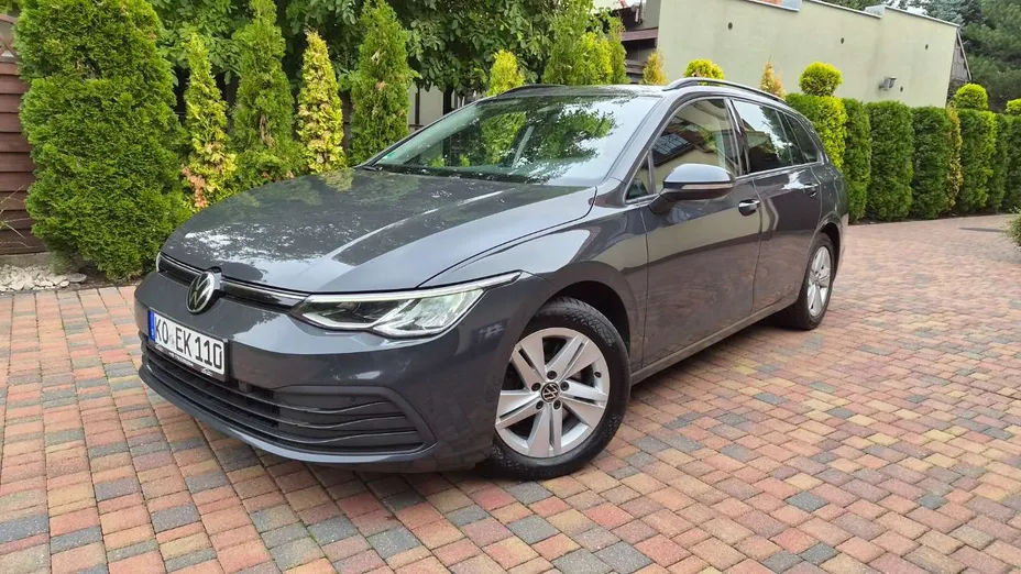 VOLKSWAGEN Golf -