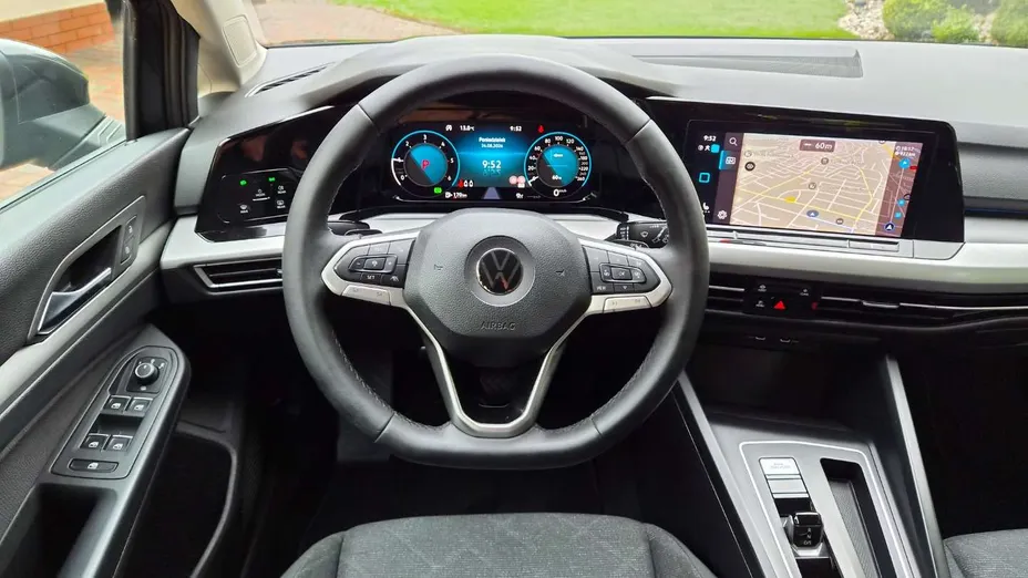 VOLKSWAGEN Golf -