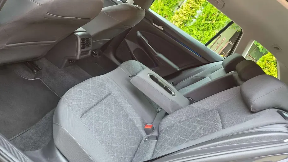 VOLKSWAGEN Golf -
