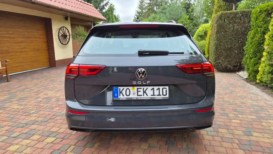 VOLKSWAGEN Golf -