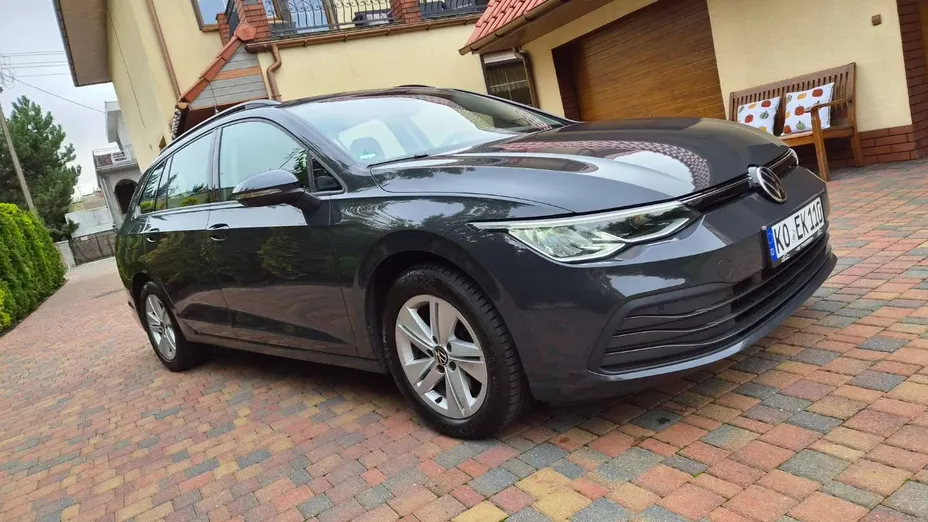 VOLKSWAGEN Golf -