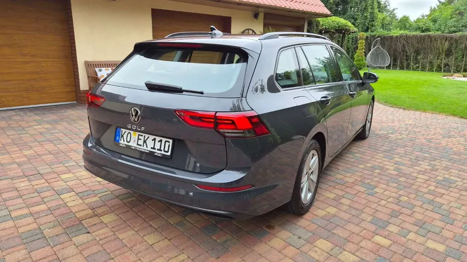 VOLKSWAGEN Golf -